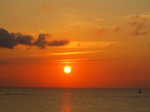 沖縄 レストラン 仲泊 恩納村 サンセット 夕日 海が見える ディナー 雲