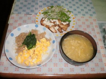 チキン南蛮とツナそぼろごはん