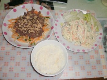 ごまごま牛焼き肉とかに風味マカロニサラダ