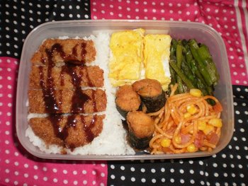 ☆お弁当とごまごま牛焼き肉と具たくさん汁☆
