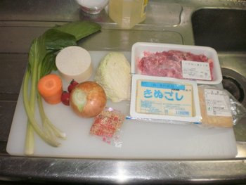 ☆お弁当とごまごま牛焼き肉と具たくさん汁☆