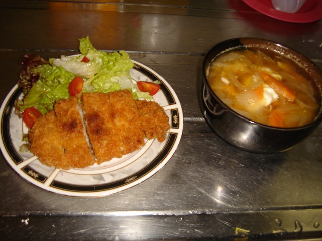 やわらかロースとんかつと落とし卵のおかず汁