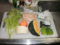 とうふとチキンのふっくらステーキとかぼちゃとひじきの煮もの