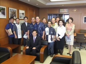 嘉手納町議会の要請