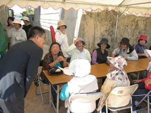 八重瀬町比屋根町長激励グランドゴルフ大会訪問