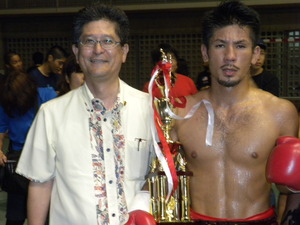 浦添市青少年育成チャリティー試合を応援観戦　（2011/11/6）