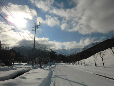 パウダースノーの北アルプス雪景色