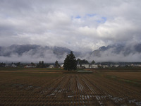 秋の空と紅葉の北アルプス