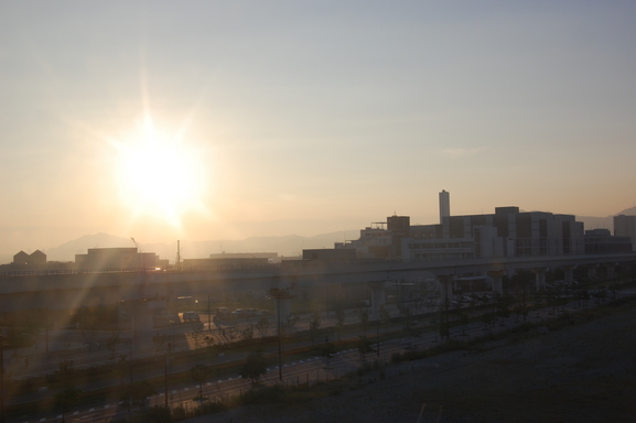 ポートアイランドのポートライナーからの夕陽