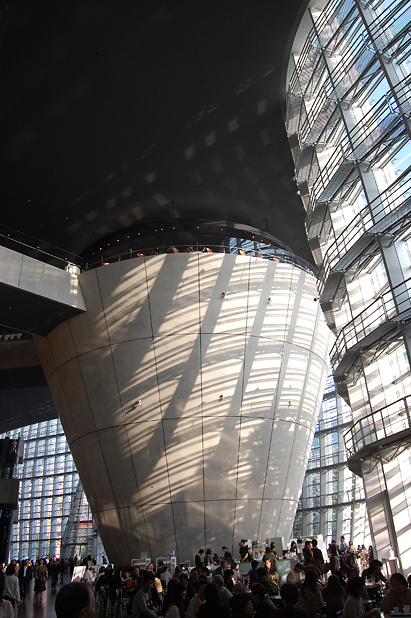 国立新美術館