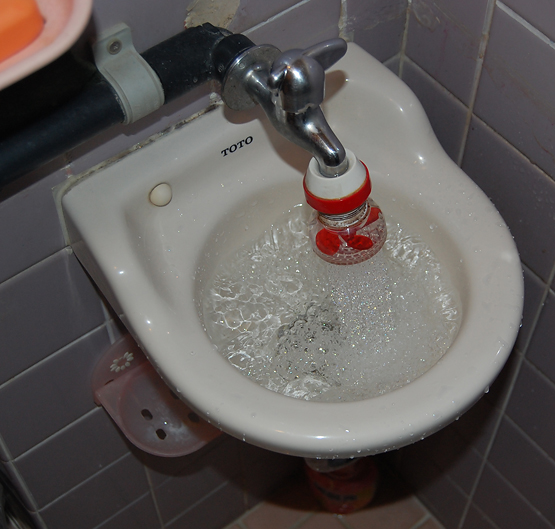 居酒屋串屋のトイレ手洗い