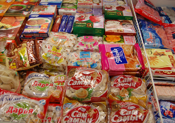スーパーマーケットの冷凍食品