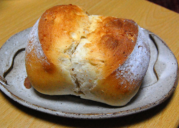 まんまるちんすこう工房の天然酵母の丸パン