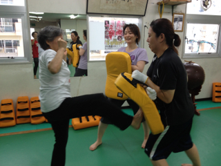 真樹ジムオキナワ女子部 真樹女のblog ちょこっとキックで前蹴り