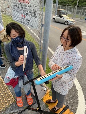 基地ゲートでゴスペル