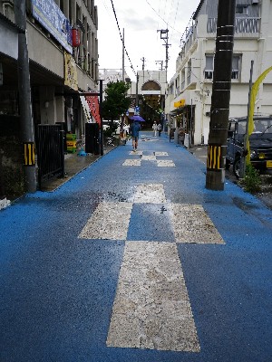 ミンサー模様の道路。