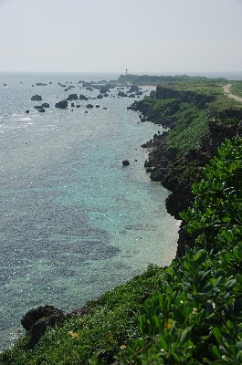 東平安名崎を望む。