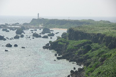 東平安名崎を望む。