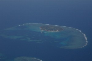 鳩間島上空。