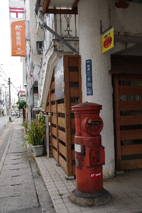 沖縄の丸型ポスト。