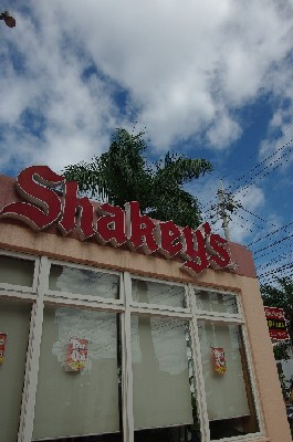 シェーキーズ。