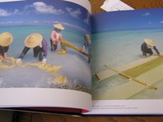 うつぐみの竹富島＊大塚勝久写真集。