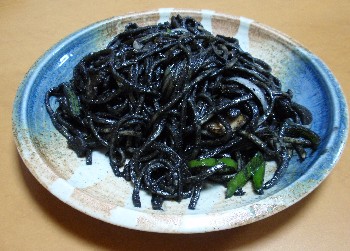 イカ墨焼きそば。