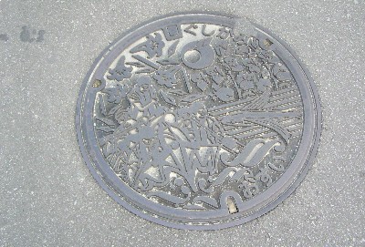 具志頭のマンホール。
