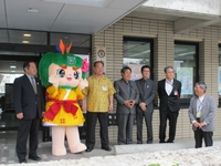 南風原町観光協会看板掲示式 2013/04/12 11:15:09