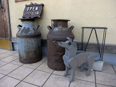 パン屋の店先　３