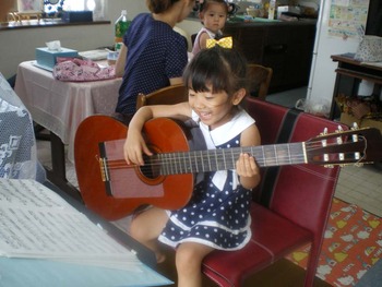 小さなギタリスト