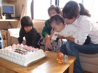 チャーリーケーキ入刀