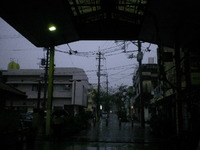 雨の銀天街･･･（？） 2010/05/15 23:25:43