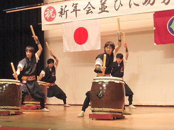 町、新年会へ