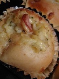 ポテサラパンとピザ風パン
