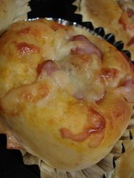ポテサラパンとピザ風パン