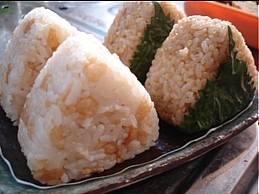 大葉にんにく醤油と天かすおにぎり