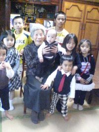ひ孫集合＼(^O^)／お年玉でよってきた〜♪ 2010/01/02 12:19:23