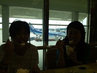 写真のメインはANA!?二人は誰でしょう? 2011/08/10 10:38:59