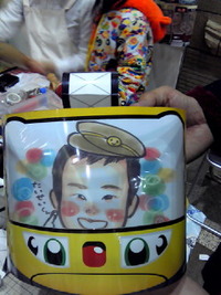 阪急百貨店神戸店で電車の似顔絵です〜 2012/02/04 08:51:54