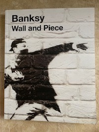 バンクシーの「Wall and Piece」がイギリスから届いた 2018/11/30 17:25:01