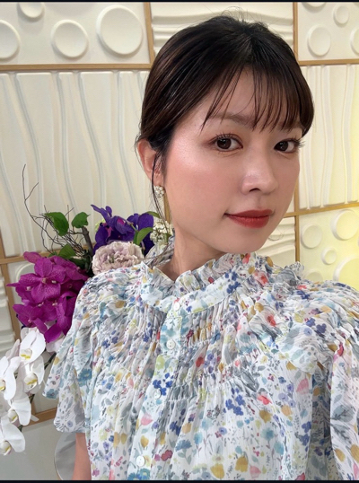 花びらの様なブラウス有り〼