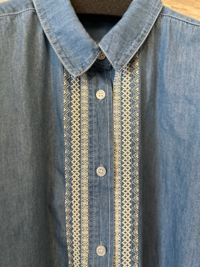 刺繍入りのデニムシャツ！コレ好き♡