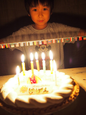 じげん8歳。