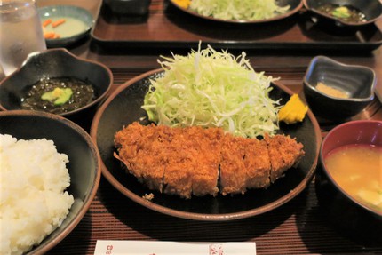 街のとんかつ店 / ながた