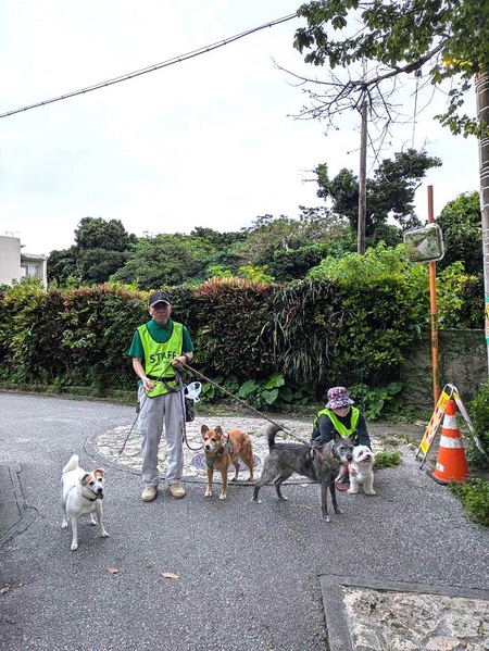 本日、「お助け隊」メンバー2名「ハイツ内」ちょい長Go～ ・・・今日も心地良い空気の中！笑