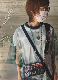 左右で！