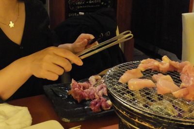 「シャポン」で焼く鳥：芦屋の鳥料理