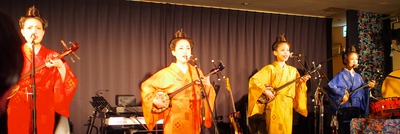 ライブハウス島唄：那覇でネーネーズ