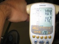 部屋とＹシャツと体重計・・・